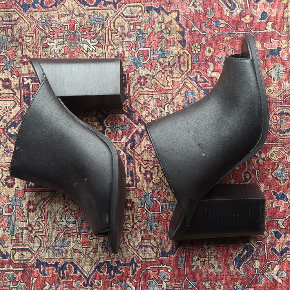Urban Outfitters Black Open-Toe Mules - Picture 16 of 16